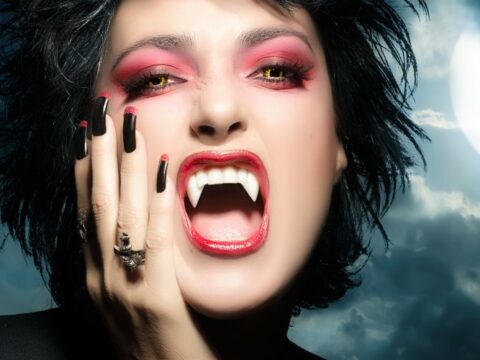 Nail art di Halloween: tutorial, idee e video con suggerimenti semplici per unghie da paura