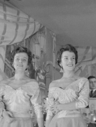 La storia del Festival di Sanremo raccontata attraverso gli abiti dei cantanti dal 1951 a oggi