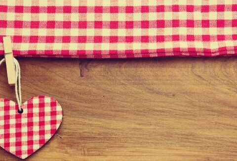 La tovaglia rossa a cuori per la cena di San Valentino