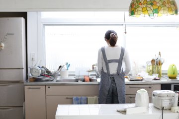 Lavori domestici: perchè le donne li fanno e gli uomini no?