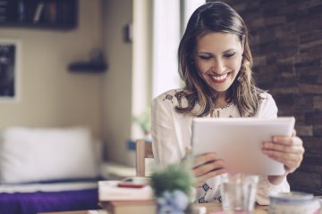 Le donne si informano sulla salute sul web ma non prenotano visite online