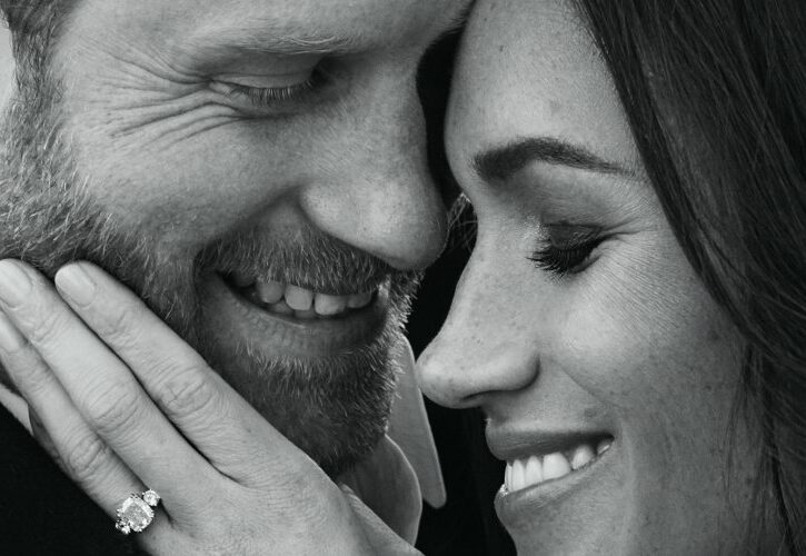 Le foto ufficiali del fidanzamento del Principe Harry e Meghan, ecco cosa ha indossato lei