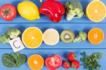 Le proprietà della Vitamina C: tutti i benefici e gli alimenti in cui trovare l'acido ascorbico