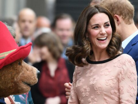 Le regole di bellezza "regali" che Kate Middleton non rompe mai, il protocollo per make-up e capelli