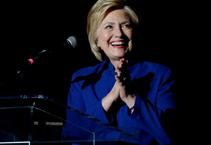 Lo stile di Hillary Clinton per vincere le Presidenziali (39 outfit scelti con strategia)