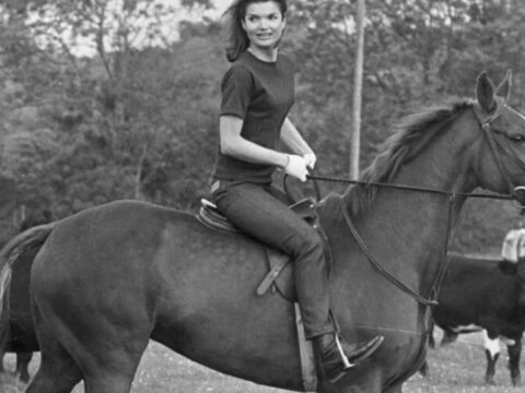 Lo stile di Jackie Kennedy torna di moda: le 8 cose che lo contraddistinguono