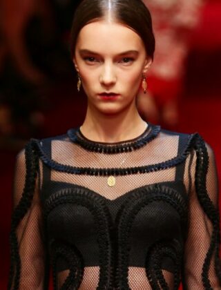 Look per le feste in nero, come renderlo meno serioso
