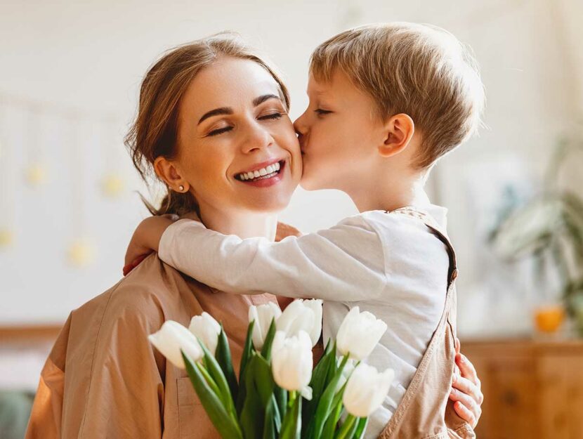 Una donna con suo figlio