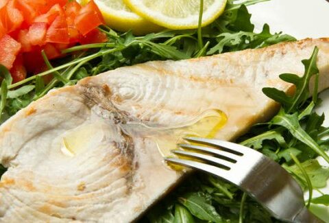 Mangiare pesce due volte a settimana per un cuore più sano