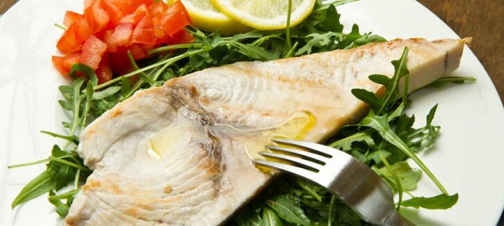 Mangiare pesce due volte a settimana per un cuore più sano