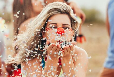 Maschere di Carnevale fai da te: 100 idee per costumi da adulti e bambini