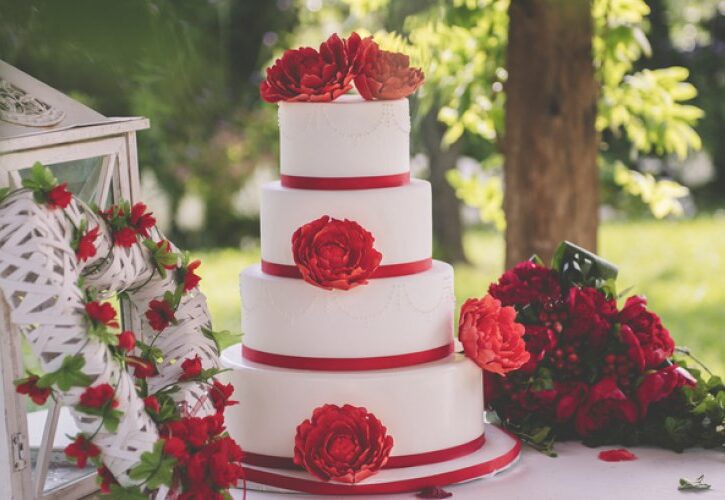 Matrimonio nei toni del rosso dal vestito alle decorazioni