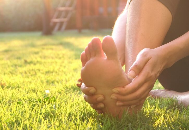 Micosi ai piedi cause e rimedi, ecco i sintomi da riconoscere e cosa fare