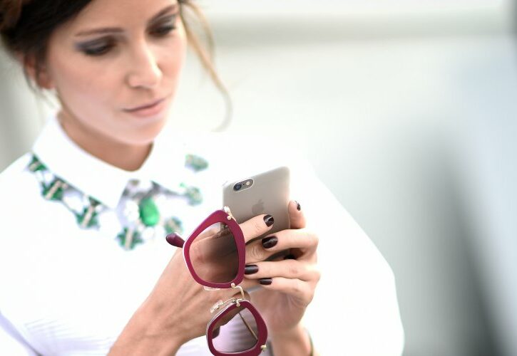 Come vestirsi per essere fotografati alla Settimana della Moda anche se passate di lì per caso