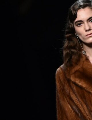 Blumarine anni '80, Marras dark e favola russa di Scervino. Finale disco con Plein!