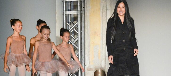 Milano Moda Donna PE 2016: la sfilata di Uma Wang | FOTO | VIDEO