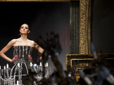 Moschino: lo show più atteso di Milano Moda Donna è una sfilata spettacolare!
