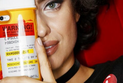 Moschino PE 2017: una capsule collection "medicinale"