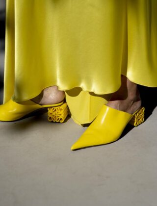 Guida ai look con le mules, tendenza scarpe della primavera 2023