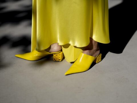 Guida ai look con le mules, tendenza scarpe della primavera 2023