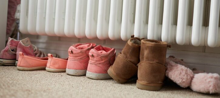 Niente scarpe e tappeti in casa: ecco perché