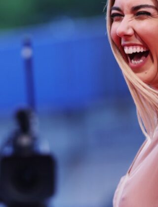 Nude look, sul red carpet di Venezia (e non solo) il seno nudo è protagonista