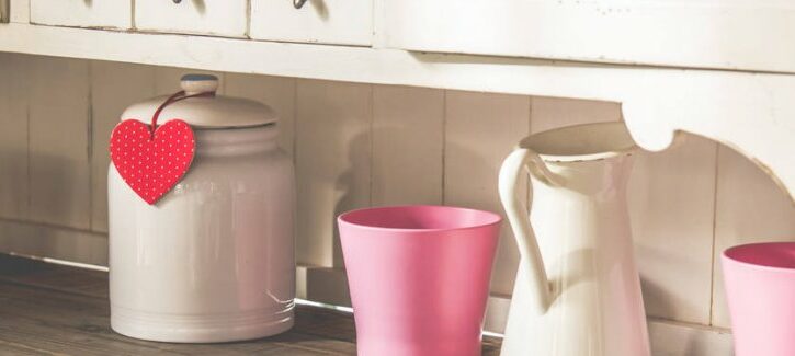 Oggetti in smalto per la cucina: idee e consigli per curarli