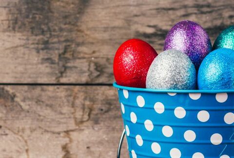 Uova di Pasqua glitter: il tutorial per realizzarle