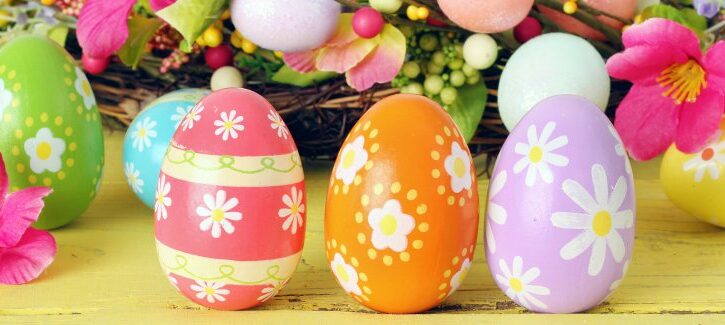 Uovo di Pasqua con i fiori