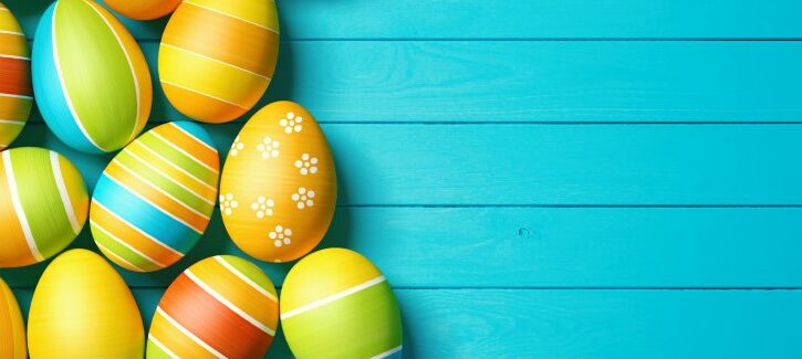 Uova di Pasqua con gli stencil