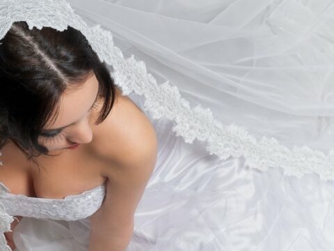 Perché ci si sposa in bianco? Breve storia dell'abito da sposa