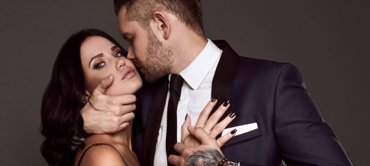 Perché gli uomini giovani si innamorano di donne mature?