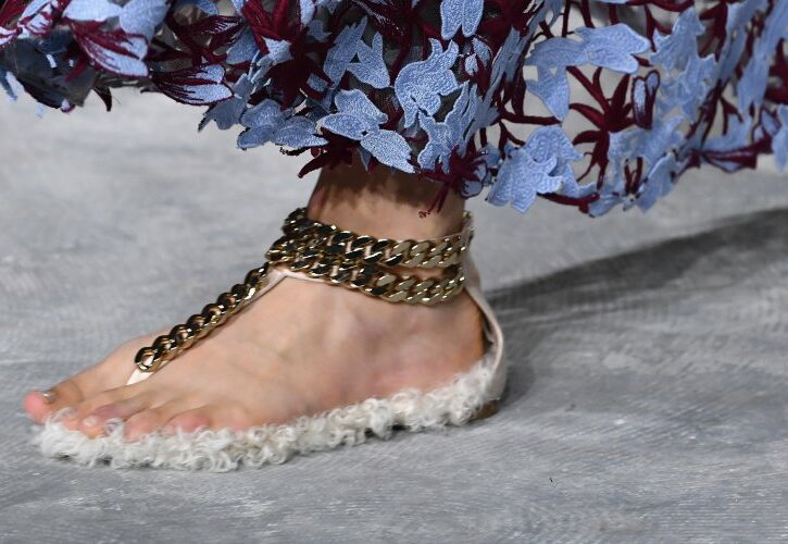 Tendenze scarpe Primavera Estate 2018, ecco i modelli must-have: spazio al comfort e all'unisex