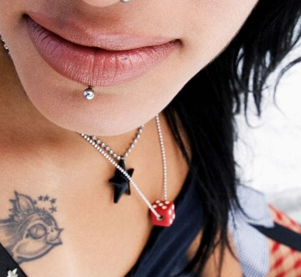Tatuaggi e piercing: cosa dice la legge?