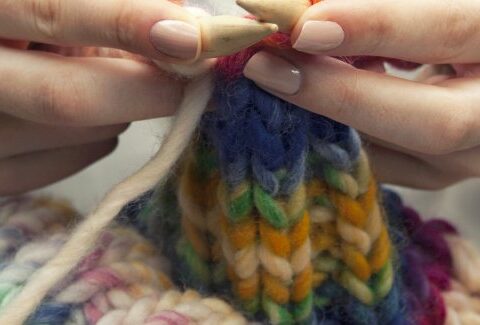 Poncho da fare a maglia per l'inverno: gli schemi