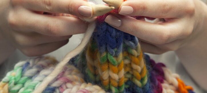 Poncho da fare a maglia per l'inverno: gli schemi