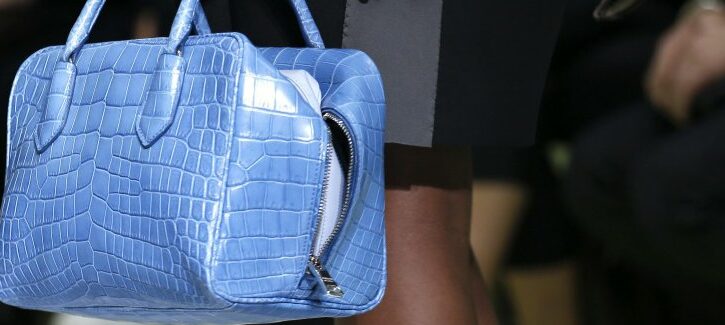 Prada, arrivano le borse low cost?