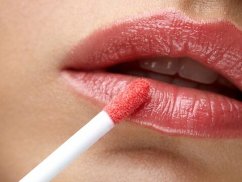 Primer labbra per trucco: cos'è e come si usa per far durare il rossetto tutto il giorno