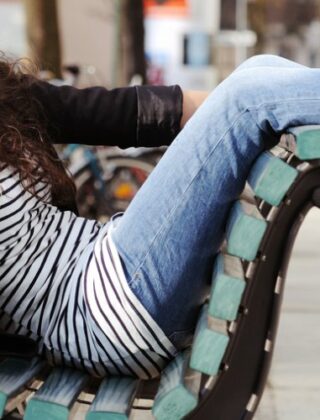 Quando non si dovrebbero indossare i jeans, regole di stile