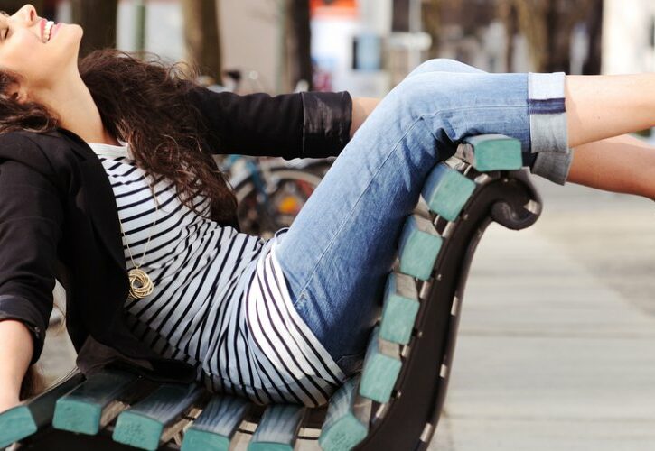 Quando non si dovrebbero indossare i jeans, regole di stile