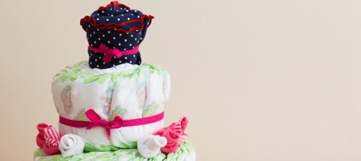 Regali per neonati: una torta di pannolini natalizia!