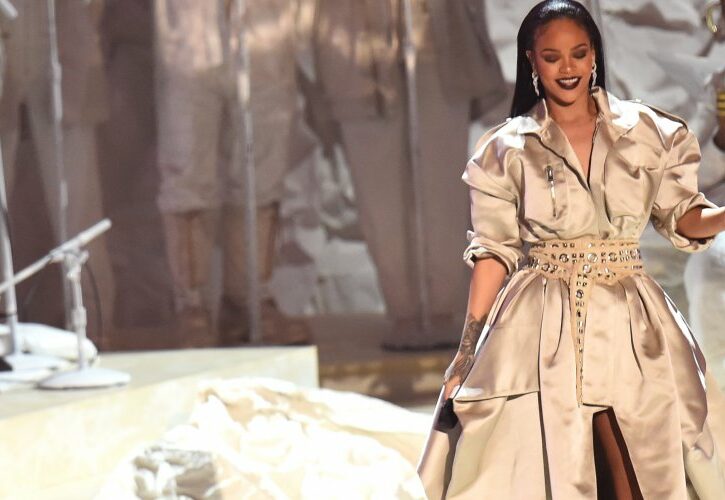 Rihanna incanta agli Mtv Awards con un abito Alexandre Vauthier
