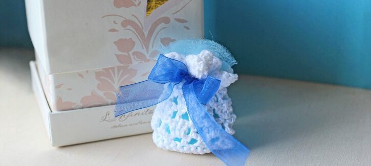 Come fare un sacchetto porta confetti all'uncinetto