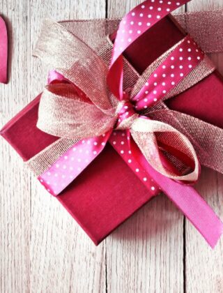 San Valentino: i regali più belli per lei, tante idee per il 14 febbraio la Festa degli Innamorati