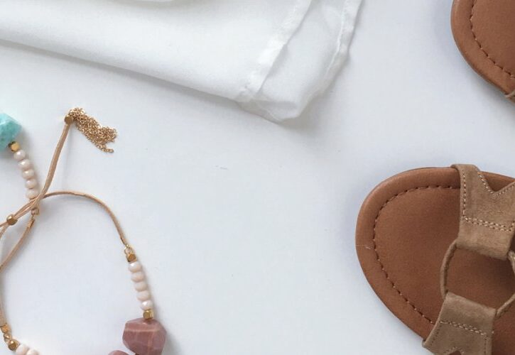 Sandali alla schiava, il modello più pratico e versatile da indossare in estate