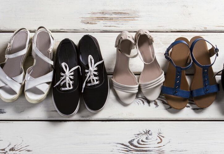 Scarpe da comprare in saldo subito: i modelli must-have dai sandali alle sneakers