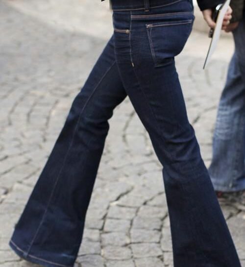 Jeans a zampa: istruzioni per l’uso