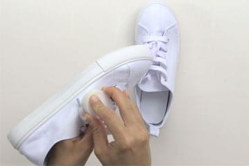 Un trucco semplicissimo per rendere impermeabili le tue scarpe da ginnastica