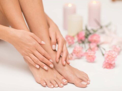 Piedi perfetti per l’estate? Scopri i colori in tendenza per la pedicure