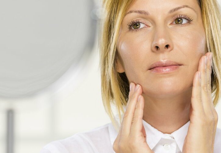 Skincare viso a quarant'anni, ecco come avere una pelle bella e luminosa